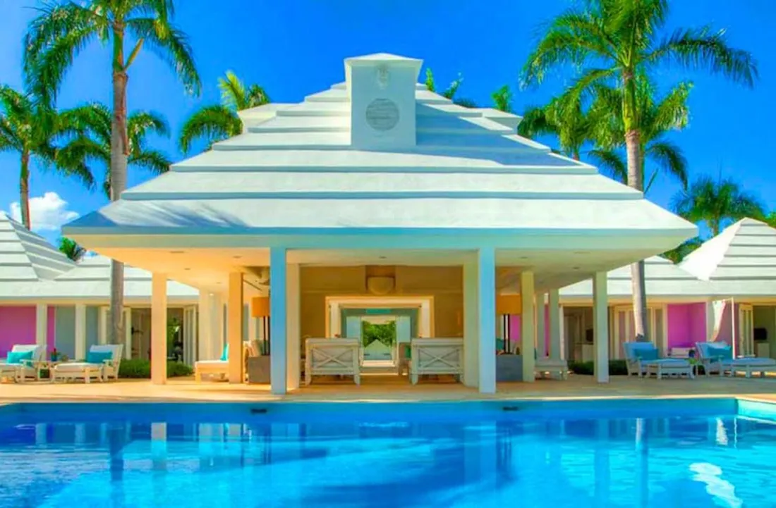 Vacation home with a swimming pool and palm trees
